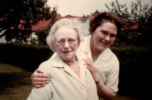 Elanor Andrews1911 - 1998